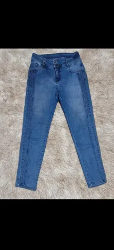 Calça 42/44 com detalhes brilhoso na calça