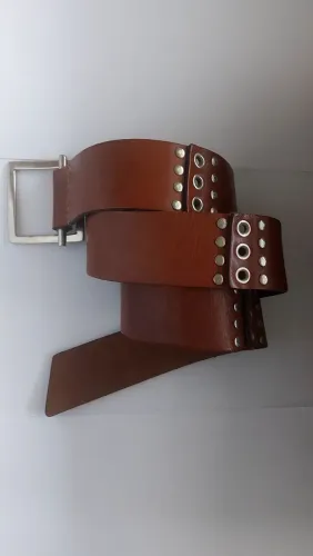 Cinto Couro Legítimo Marron Avermelhado c/detalhes prata