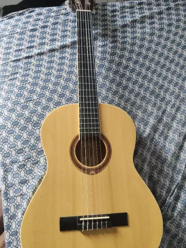 Vendo violão bem conservado em bom estado para iniciantes!
