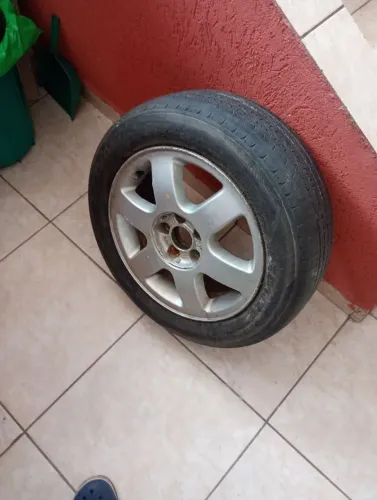 Pneus com roda da AUDI 
