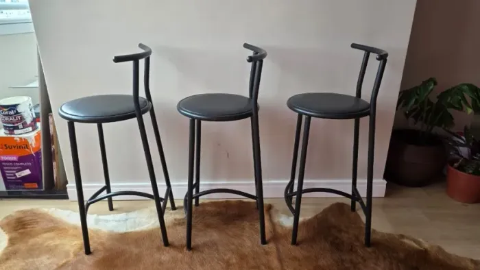 Banqueta metálica preta