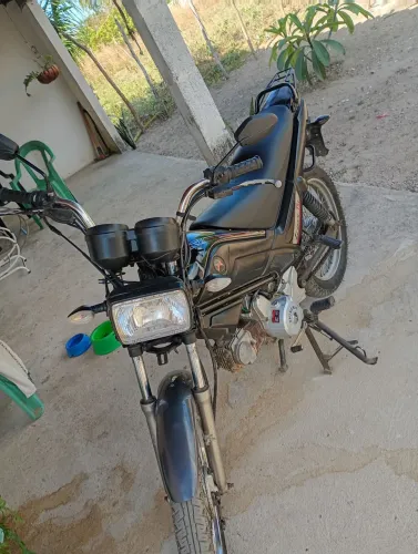 Apenas vendo essa moto, por gentileza só interessados chamar no chat por gentileza, obgda