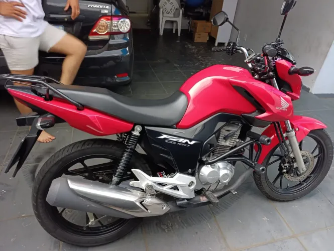 Vende-se Fan 160 2024 vermelha