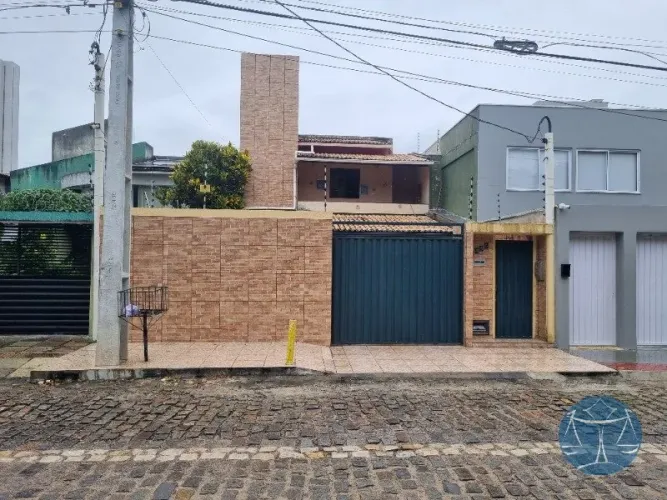 CASA COM 3 SUÍTES, EM LAGOA NOVA