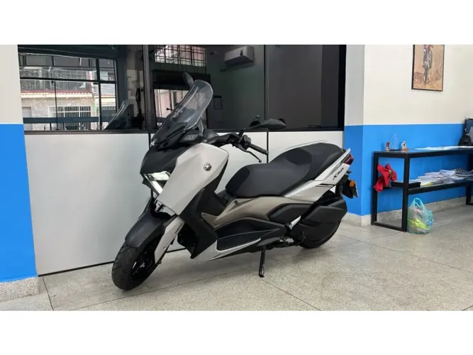 Yamaha Xmax 250 connected abs 2025