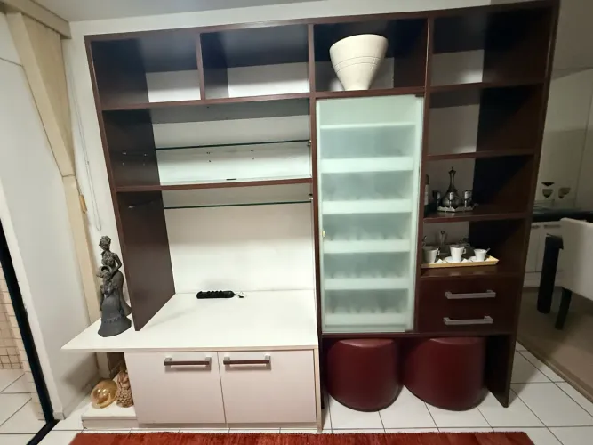 Estante/Home para Sala em MDF com Porta de Vidro, Nichos e Gavetas