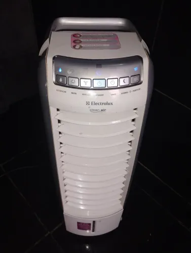 Vende se funcionando perfeitamente voltagem 127