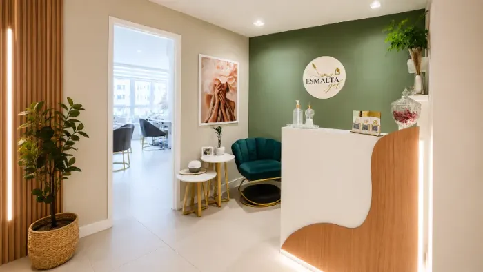 MANICURE E PEDICURE ? PINHEIROS/SP