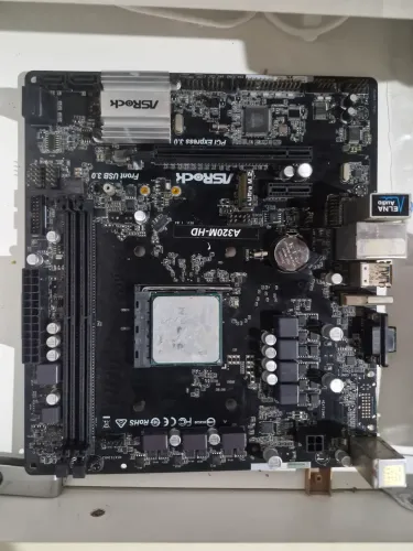 Duas placas mae a320hd asrock e gigabyte com defeito ( parou de funcionar do nada)
