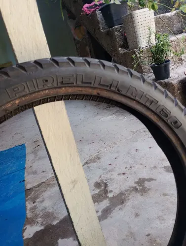 Pneu dianteiro da Bros R$ 60