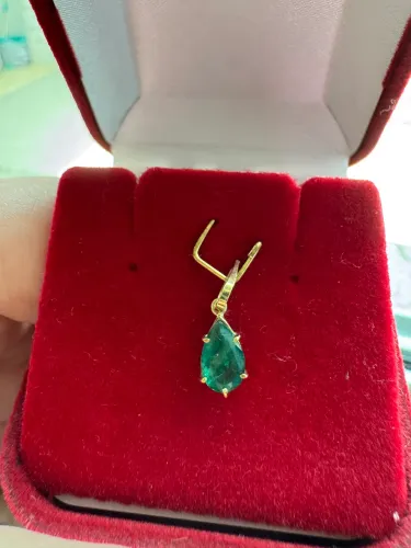 Lindo pingente no ouro 18k com esmeralda