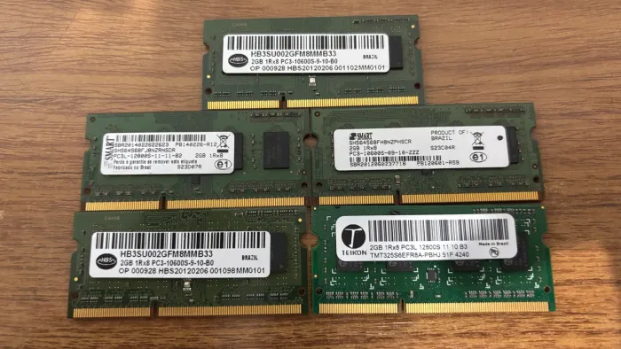 Memoria ram 2gb DDR3 10600 pc3 ( cada 25,00 ) tem pares 10600/12800