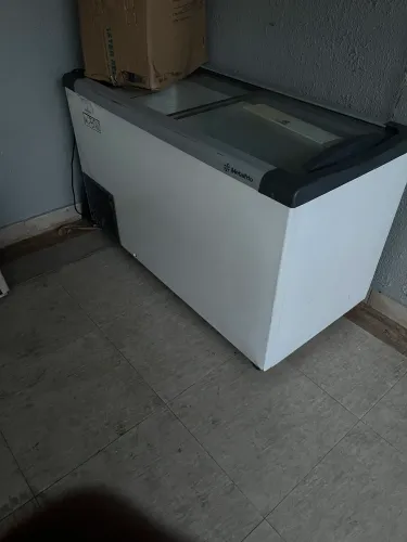 Freezer metal frio 388 litros cor branca