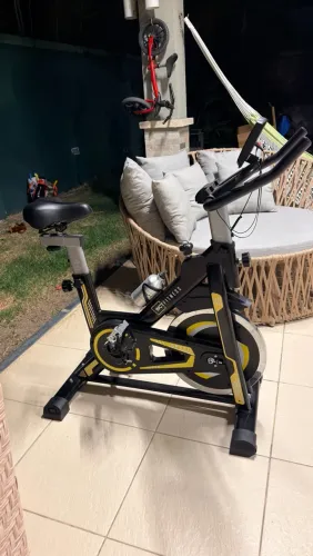 Bicicleta Spinning WCT Fitness - pouco usada