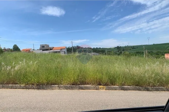 Seu Terreno Perfeito em Capela do Alto, SP!