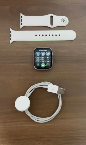 Vendo Apple Watch de 41mm com caixa de alumínio na linda cor Estelar (Starlight).