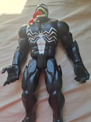 Boneco venon articulado  versão grande e robusta com 30 cm 