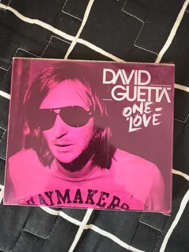 CAPA CD Comemorativo David Guetta ONE LOVE