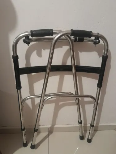 Vendo andador para pessoas com deficiência