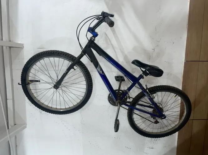 Bicicleta Aro 24 Preta/Azul em Bom Estado