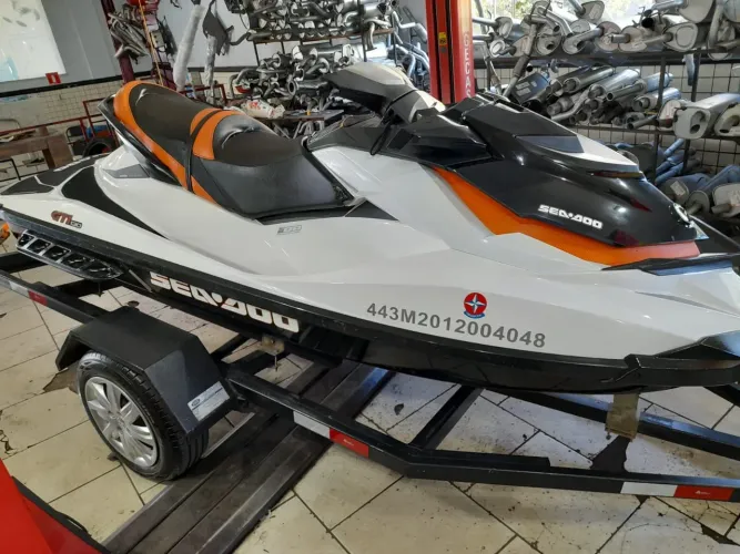 Vendo jet ski e carretinha, funciona tudo certinho, nunca deu problema