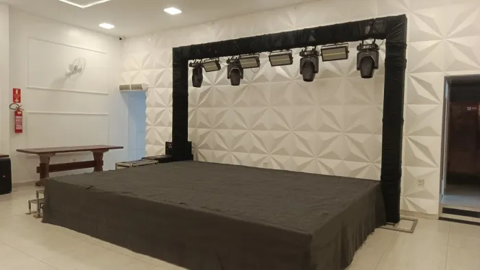 Palco, tablado, telão, iluminação,som para locação em campina grande PB
