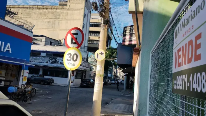 Terreno frente Casas Bahia no Centro