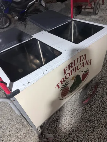 Carrinho de salada de frutas