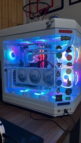 ? PC GAMER HIGH-END WHITE ? RTX 5070 + i7-14700F + 32gb 8000MHZ