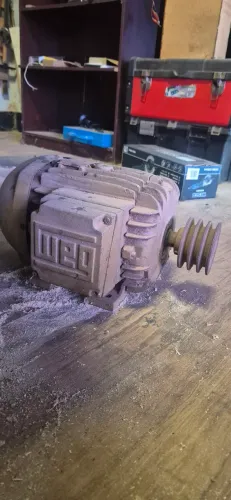 Motor Elétrico WEG 5 CV Trifásico (Profissional / Industrial)