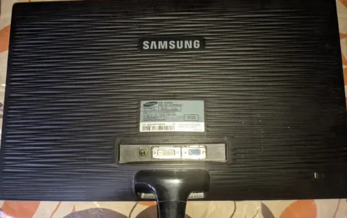 Monitor Samsung 21.5' Full HD 60hz S22B300