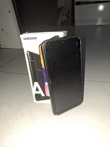 Lote 4 Celulares - 2 Dando Sinal de Vida (Placa) e 2 No Estado Para Peças<br>