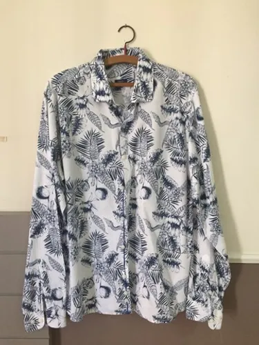 Camisa estampa folhagens
