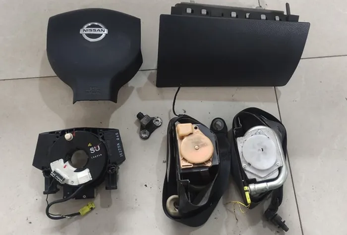 Airbag Nissan tiida 2012