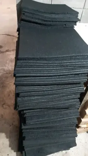 Lote de pisos de borracha 50x50cm preto para crossfit com LEVEIS DEFEITOS R$ 12,00