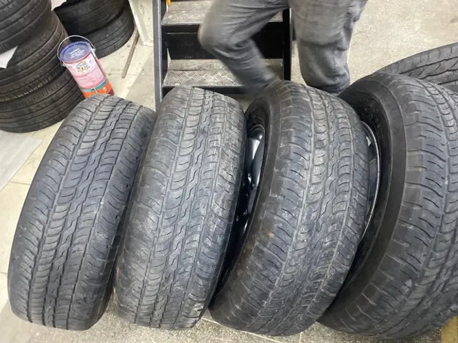 Pneu 265/65R17 semi novo 