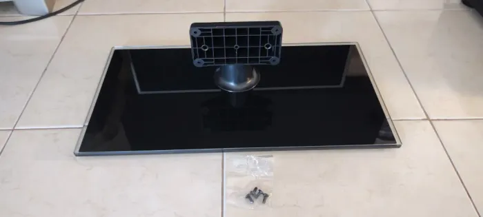 Base Tv Semp Toshiba com parafusos