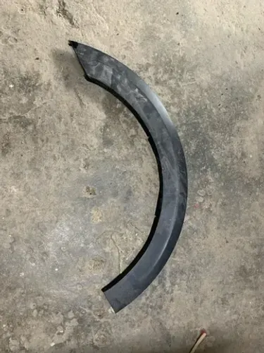 Moldura paralama traseiro saveiro cross g5 lado direito