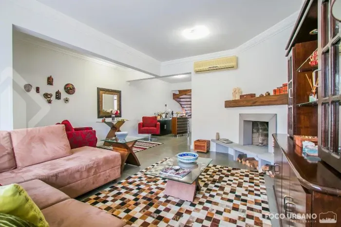A GENTE NEM HESITA AO DIZER: PERFEITA! COLADA AO IGUATEMI, ESSA CASA É ESPETACULAR.