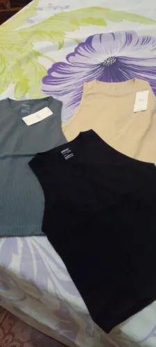 Blusinhas novas veste P e M