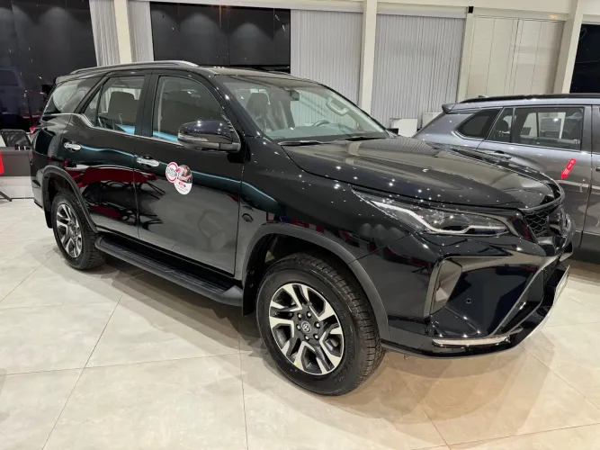 Toyota Hilux SW4 SRX Plat. 4X4 2.8 TB Die. Aut. 2026
