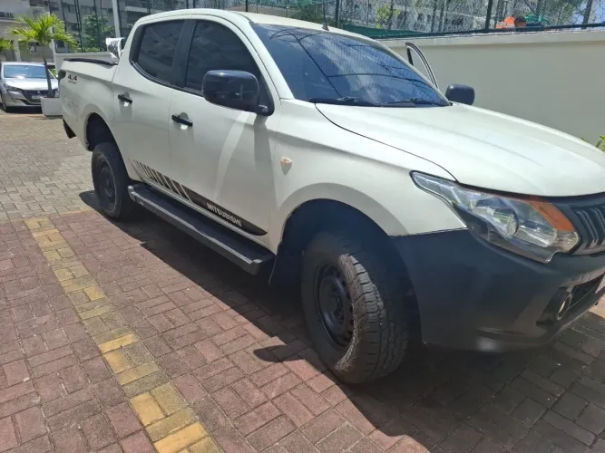 Mitsubishi L200 Triton Sport GLS 2.4 CD Diesel Mec. 2019