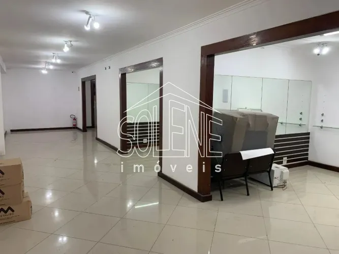 CASA PARA LOCAÇÃO NO CENTRO DE OSASCO COM SALÃO PRINCIPAL, 6 SALAS, 2 BANHEIROS E 4 VAGAS