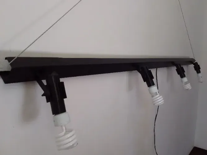 Trilho de iluminação com spots direcionáveis