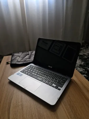 Notebook Asus  Processador Intel Celeron N3350 1.10GHz