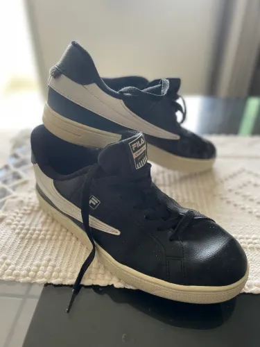 Tenis Fila couro preto tam 38 R$  80,00