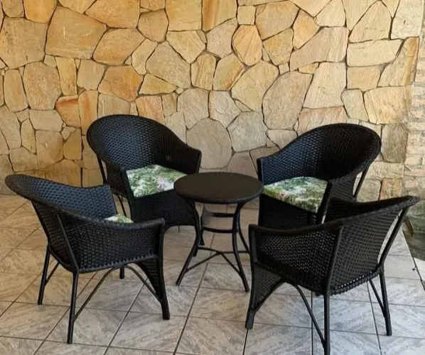 Conjunto de Mesa e Cadeiras para Área Externa