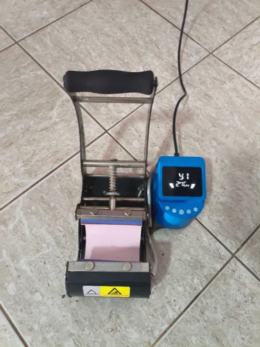 Máquina de estampar canecas e objetos planos