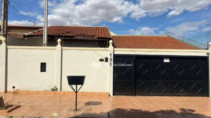 Casa com 3 dormitórios à venda, 214 m² por R$ 390.000,00 - Jardim Califórnia - Barretos/SP