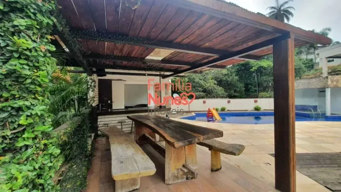 Casa à venda em condomínio no Centro de Contagem
